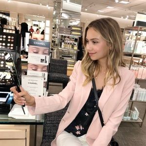 Meet your Posher, Claire